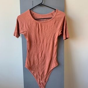 NWOT Medium Everlane Clay Fine Ribbed Short Sleeved Bodysuit